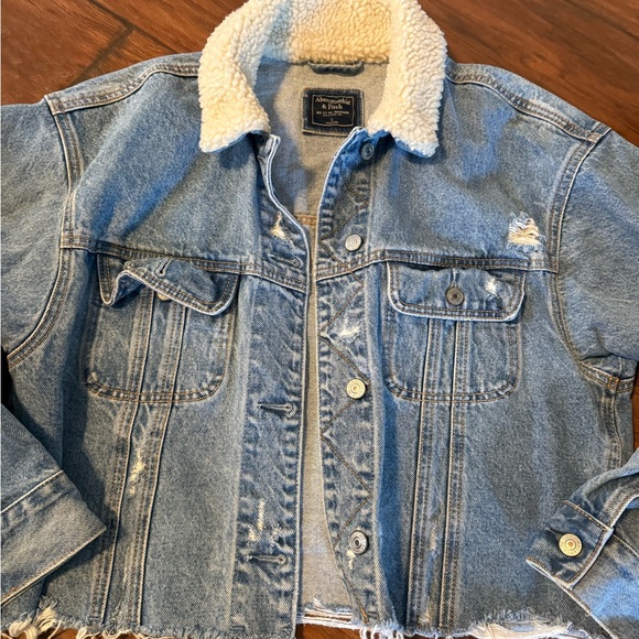 Abercrombie & Fitch Light Blue Denim Jacket with Cream Sherpa Collar - Picture 3 of 4